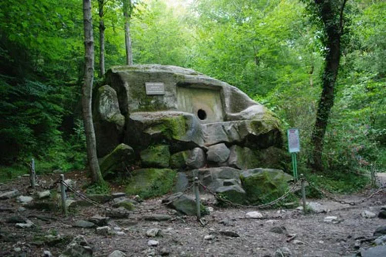 Dolmen Volkonsky,  a Sotchi