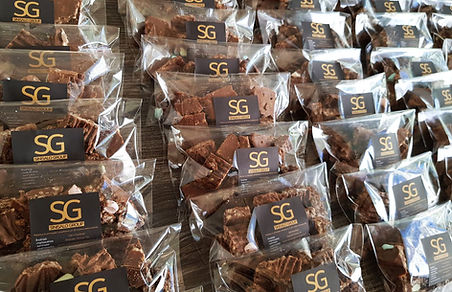 Yritykselle valmistettu suklaa omalla etiketillä