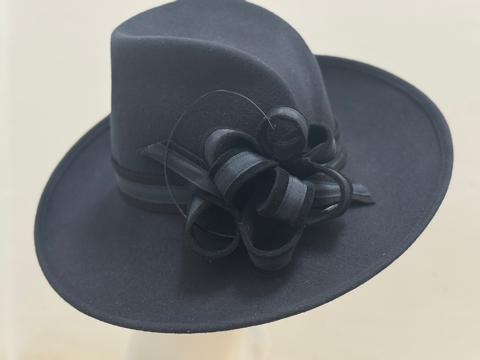 Thumbnail: Twisted fedora Aw26