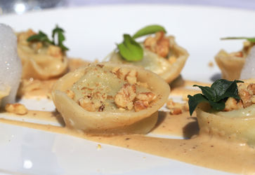 Tortelli fatti in casa ripieni di spinaci e ricotta