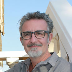 LOIC 5 souriant - Gemini_Generated_Image_40b0zh40b0zh40b0_edited.jpg