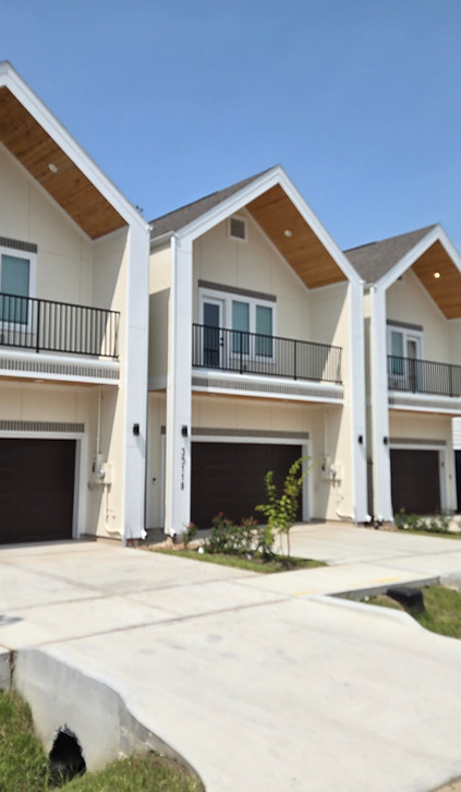 3511 seabrook 3 homes.jpg