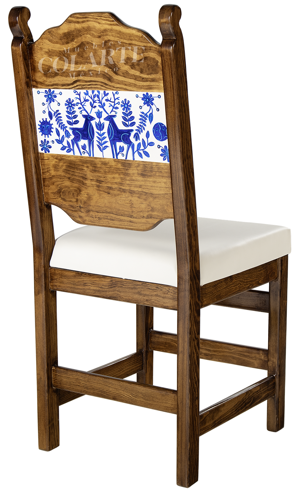 Thumbnail: Silla tradicional de madera con respaldo pintado estilo talavera para restaurante