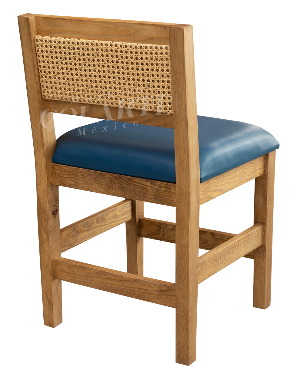 Silla Vika de madera con asiento y respaldo tapizado en vinil azul, ideal para restaurante mexicano.
