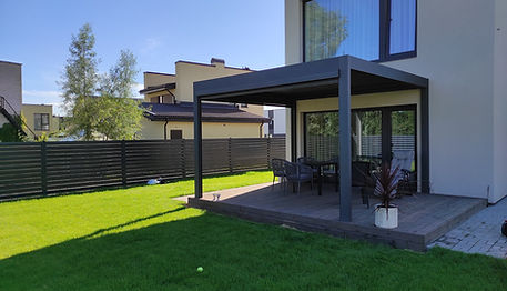 įrengta bioklimatinė pergola