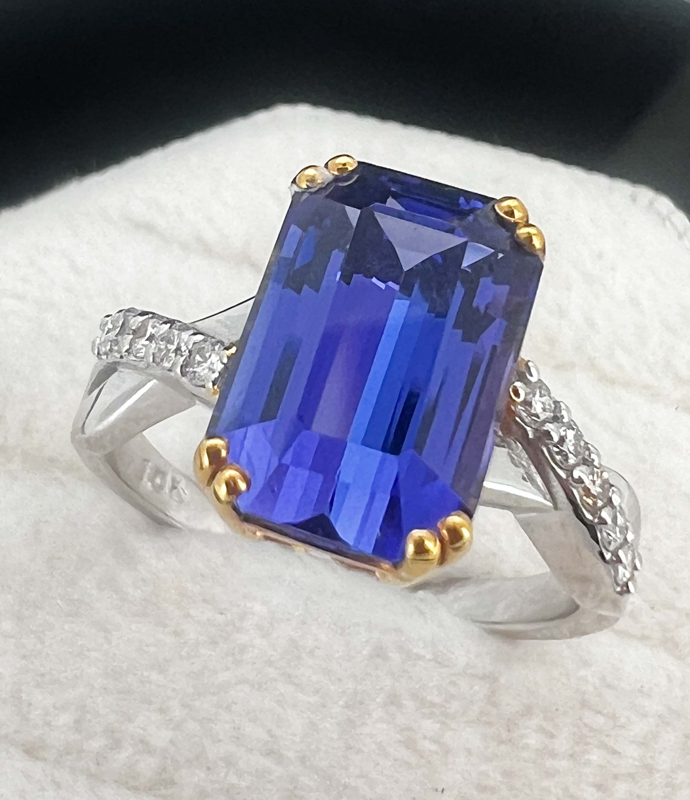 Emerald Cut Tanzanite (4.0 ct) Ring w/ Diamonds (0.14 ct) in 18k White Gold