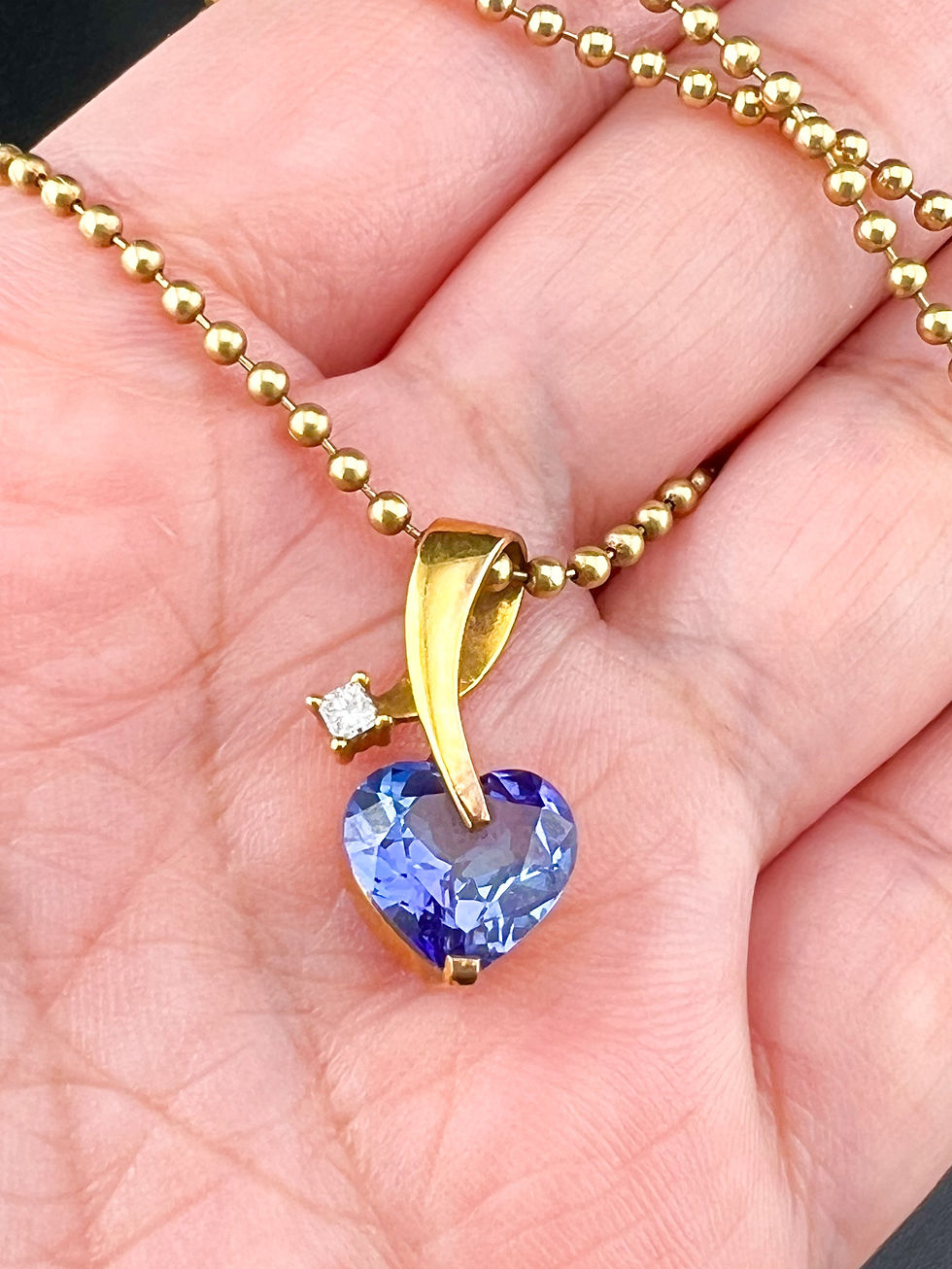 Thumbnail: Periwinkle Heart Tanzanite (3.36 ct) Pendant w/ Diamond in 18k Yellow Gold