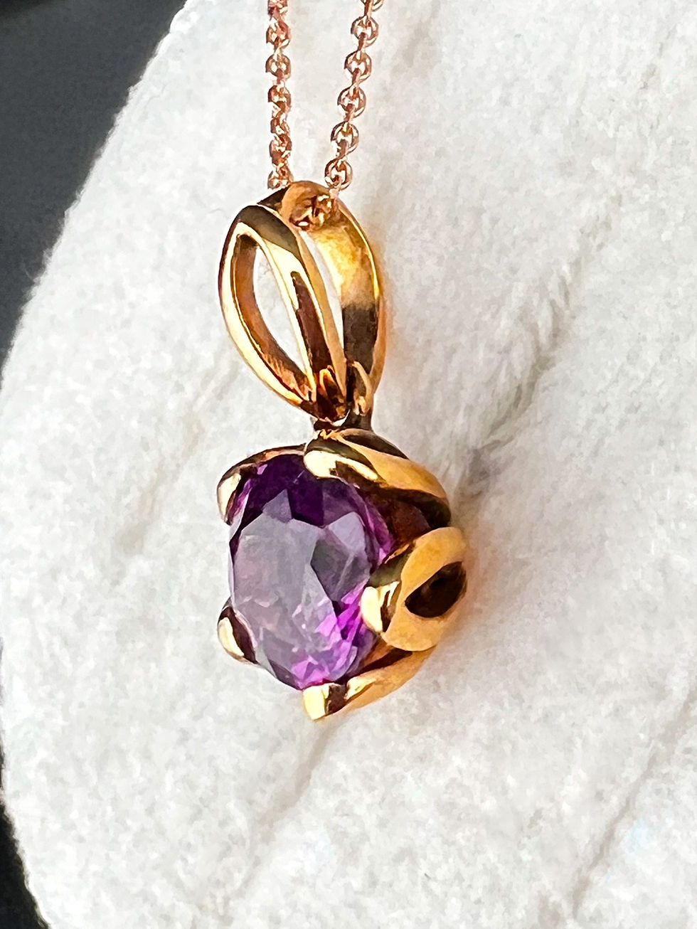 Thumbnail: Rhodolite Garnet  (1.71 ct) Pendant Handcrafted in 18k Rose Gold 