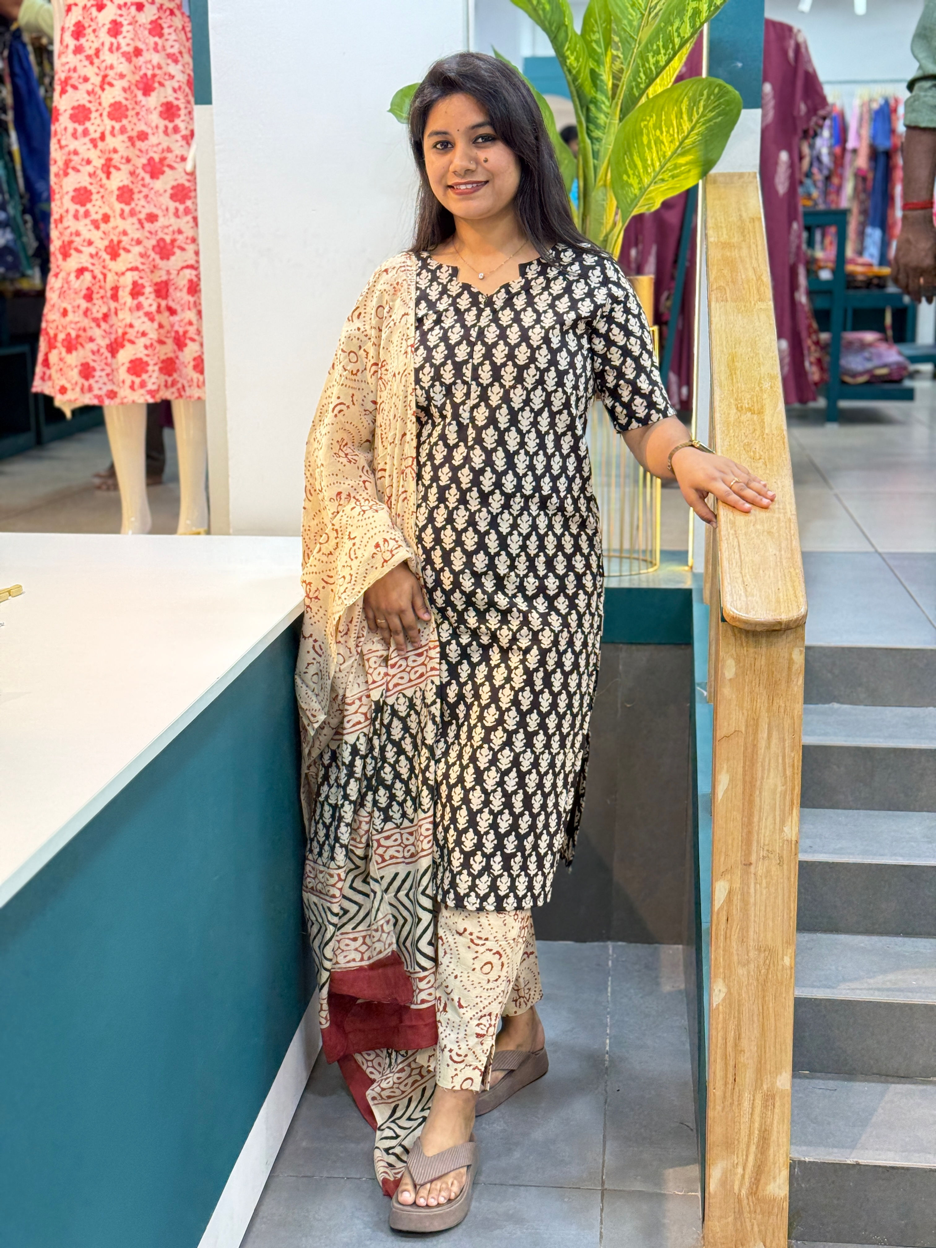 Deetya Pure cotton Salwar (Kurti, Pant and Duppatta) with center zip