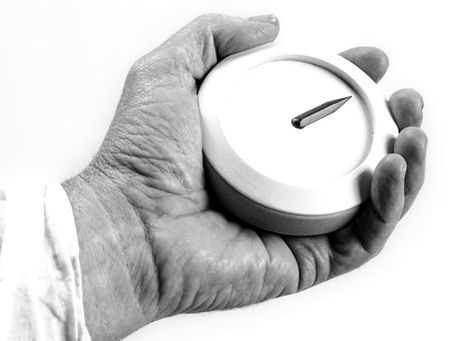 Wooden Compass for Dementia Orientation: How Aumens Uses Design to Restore Direction and Autonomy