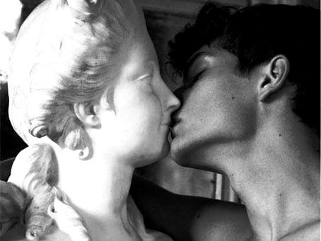 Agalmatophilia: The Fetish of Statues, Stillness, and Sculpted Desire