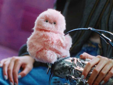 Mirumi: The Mini Attachable Robot That Clings, Reacts, and Comes to Life Through Design