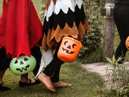 The simplest tips on teaching your little ones Halloween etiquette.