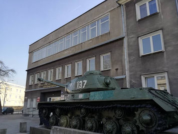 Tanc IS-2 davant del Museu de l'Acció Armada a Nowa Huta