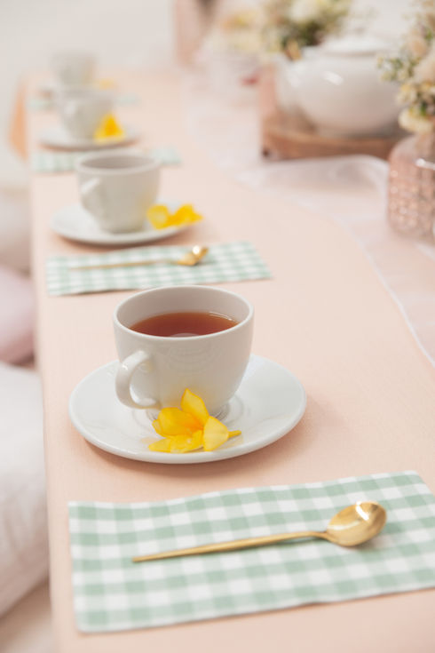 Peach Picnic Table Decor