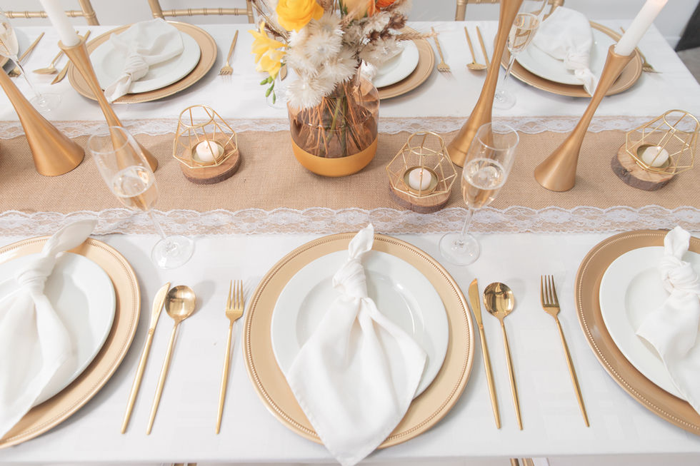 Hessian and Gold Picnic Table Decor