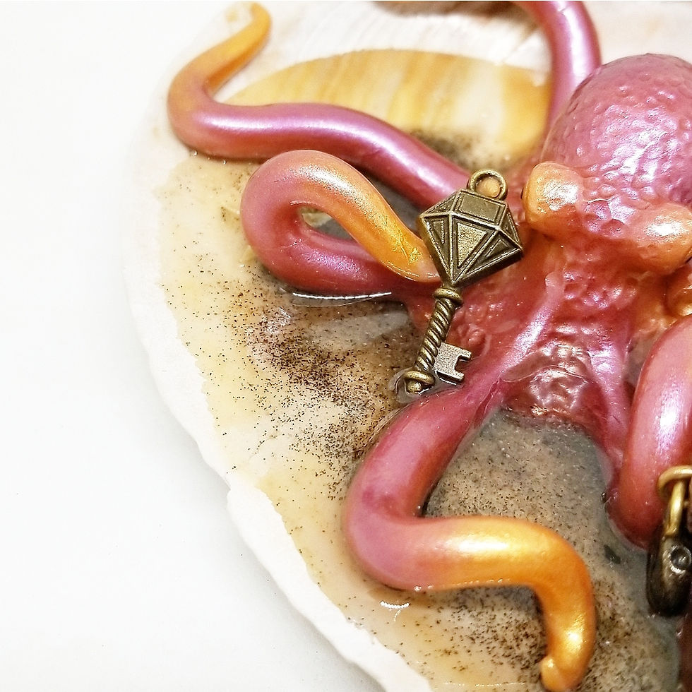 縮圖：Treasure Chest Guarding Octopus Sculpture