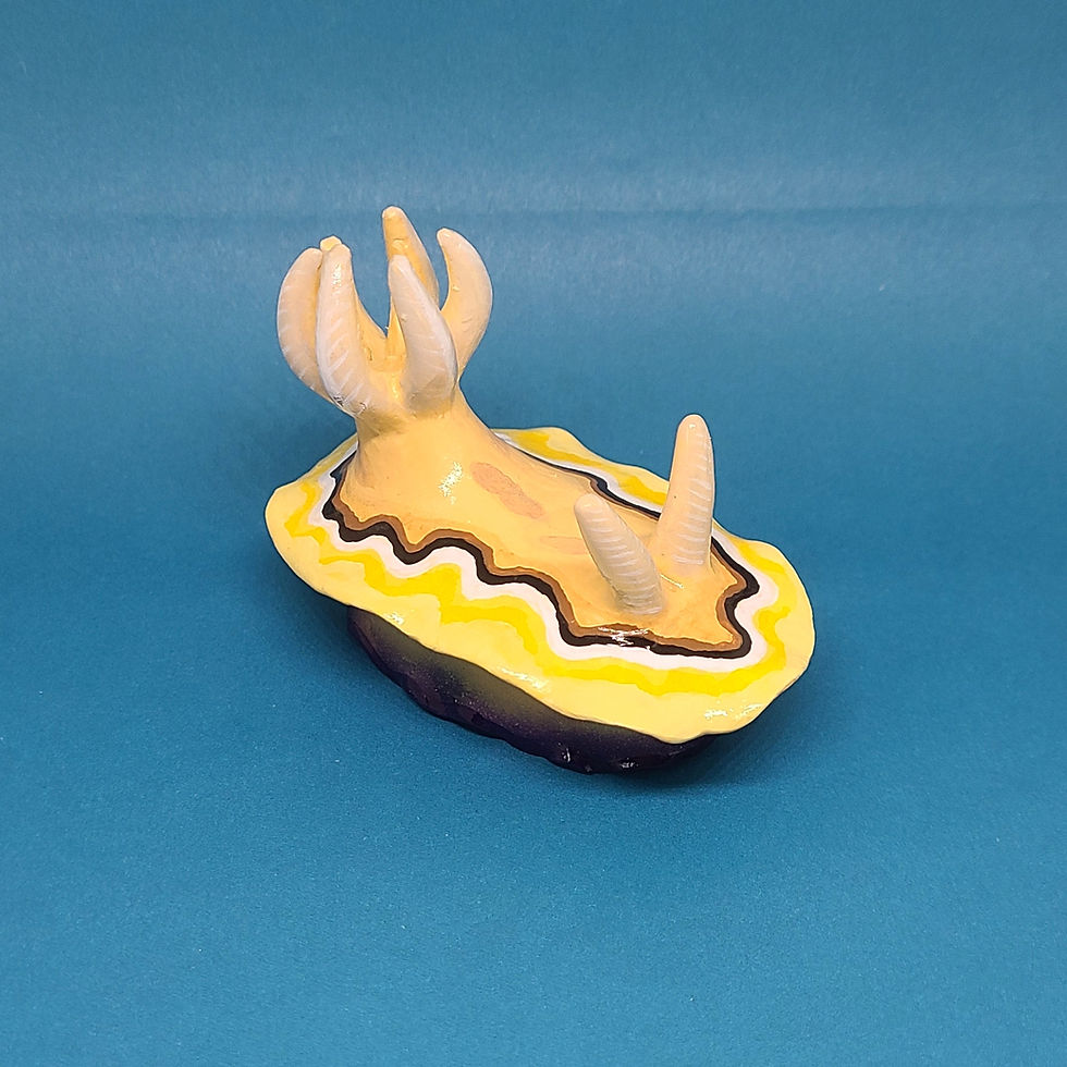 縮圖：Yellow Cream & Purple Design Slug Figurine