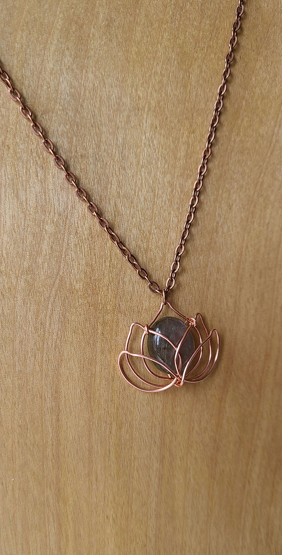 섬네일: Wire Wrapped Lotus Flower with Labradorite Necklace