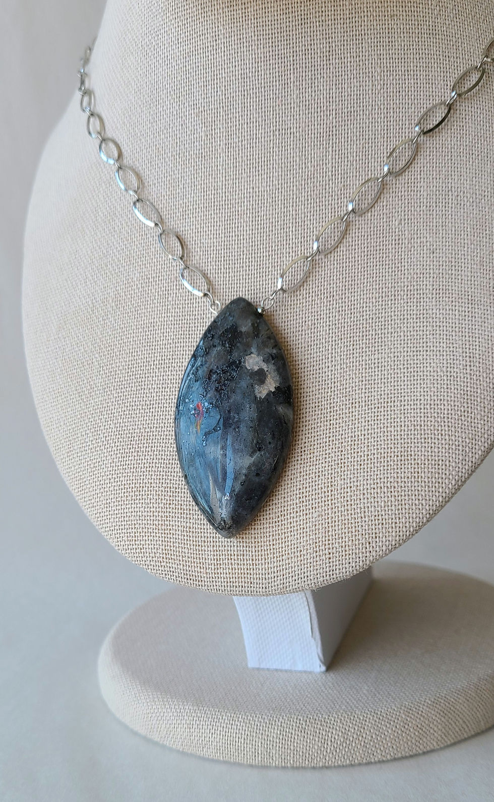 縮圖：Marquise Larkavite Statement Necklace