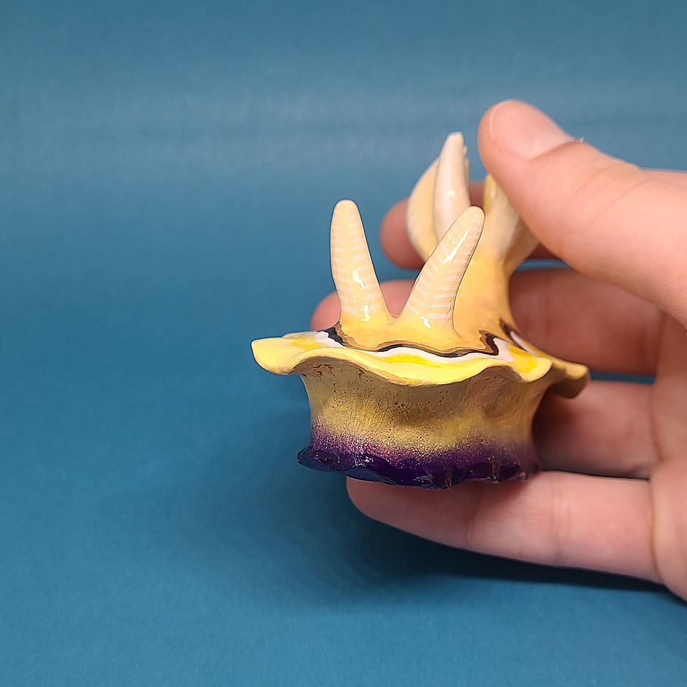 縮圖：Yellow Cream & Purple Design Slug Figurine