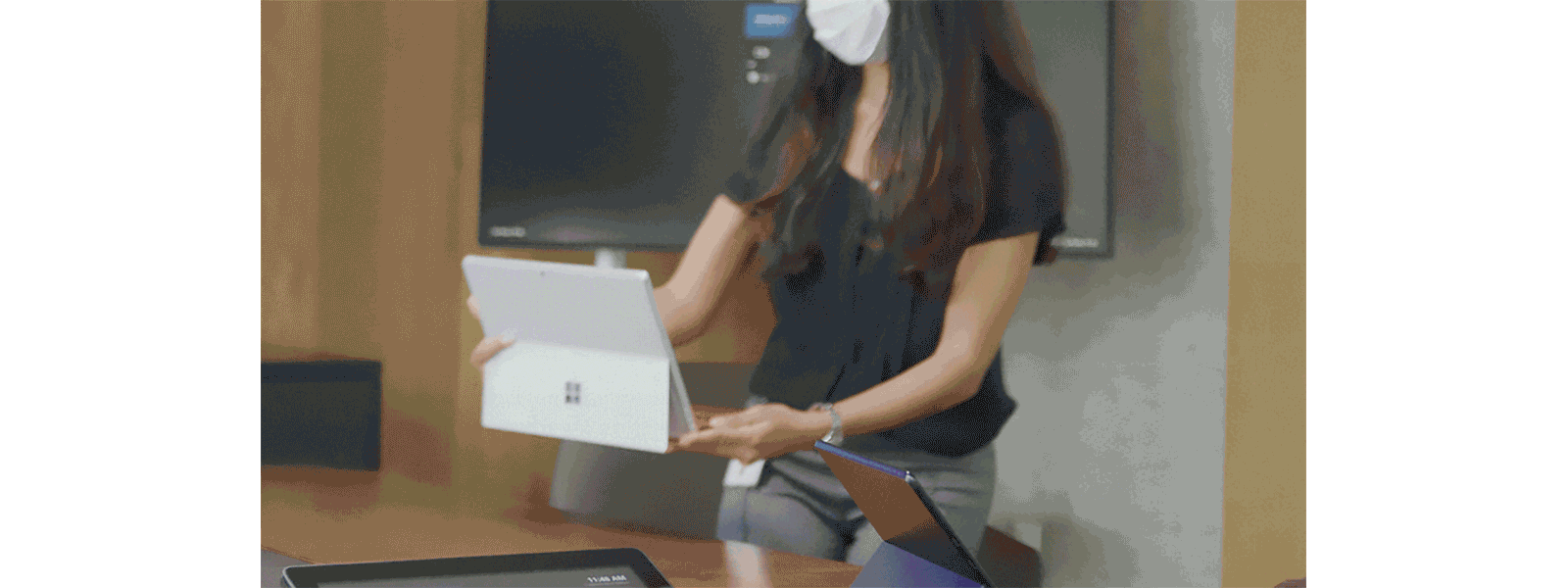 e690eb_67b665e84bc446089f75de882e40fe94_mv2.gif