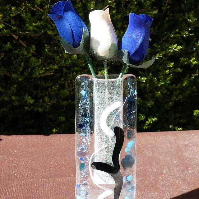 New makes pocket vases in the sun