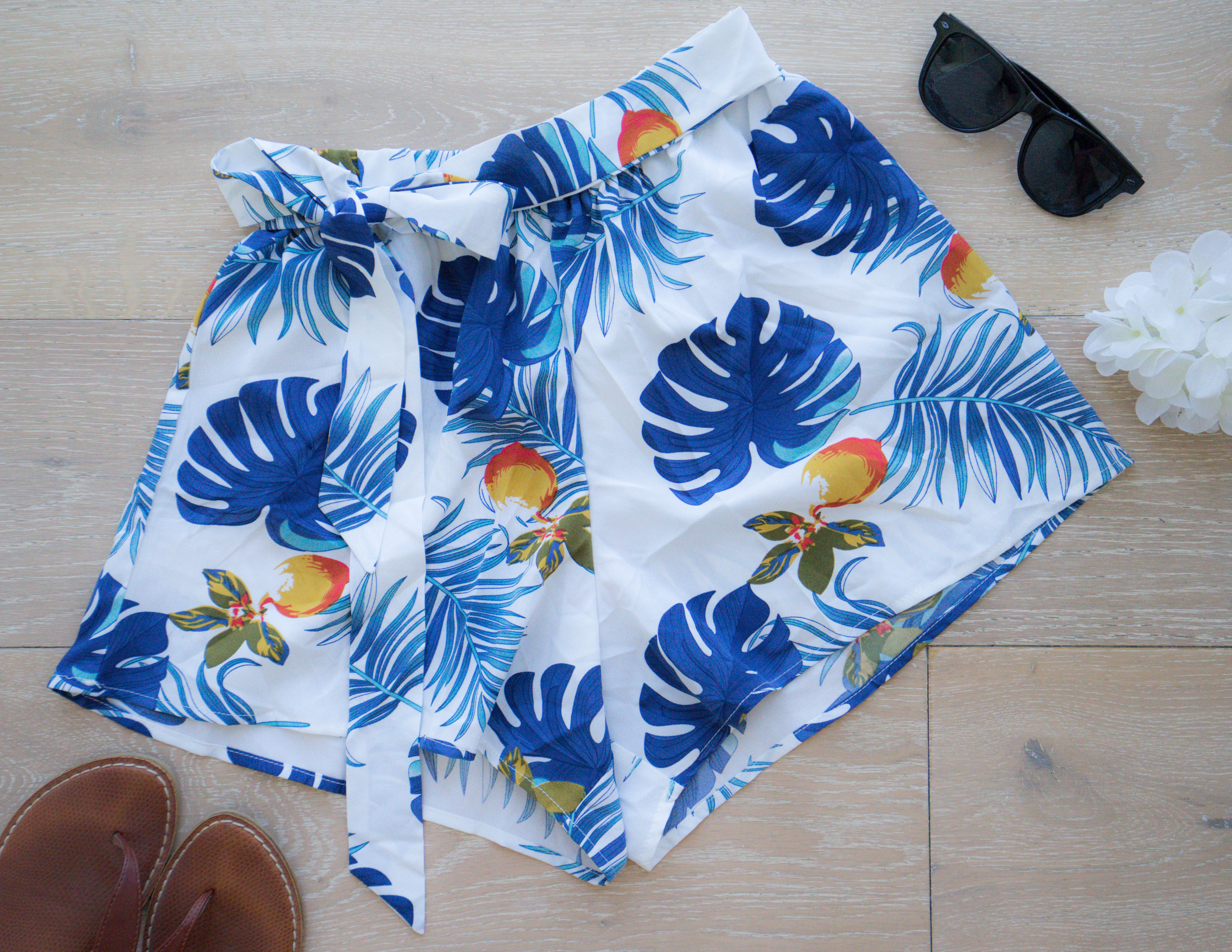 TROPICAL SHORTS