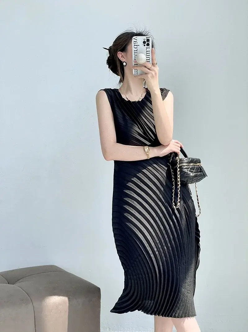 Thumbnail: Pleated Midi Dress – Sleeveless Round Neck