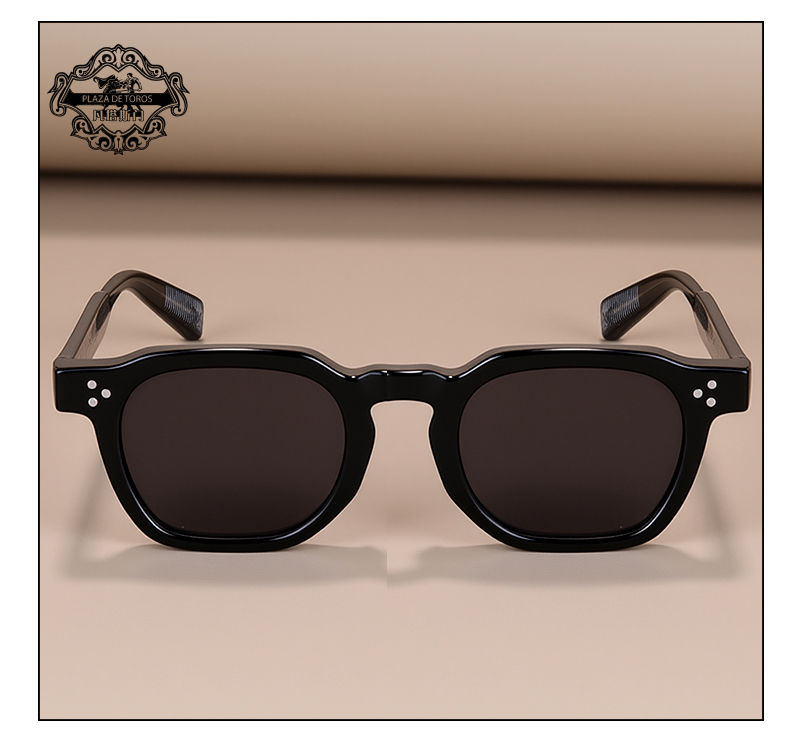 Thumbnail: Rivet Detail Retro Sunglasses
