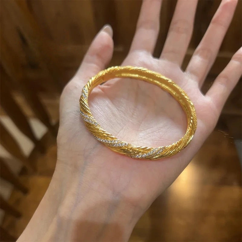 Thumbnail: Starry Twist Gold Bracelet