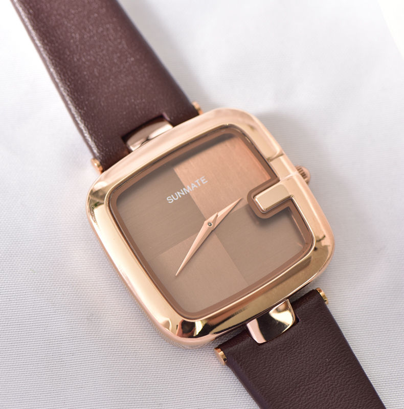 Thumbnail: Minimal Leather Strap Watch
