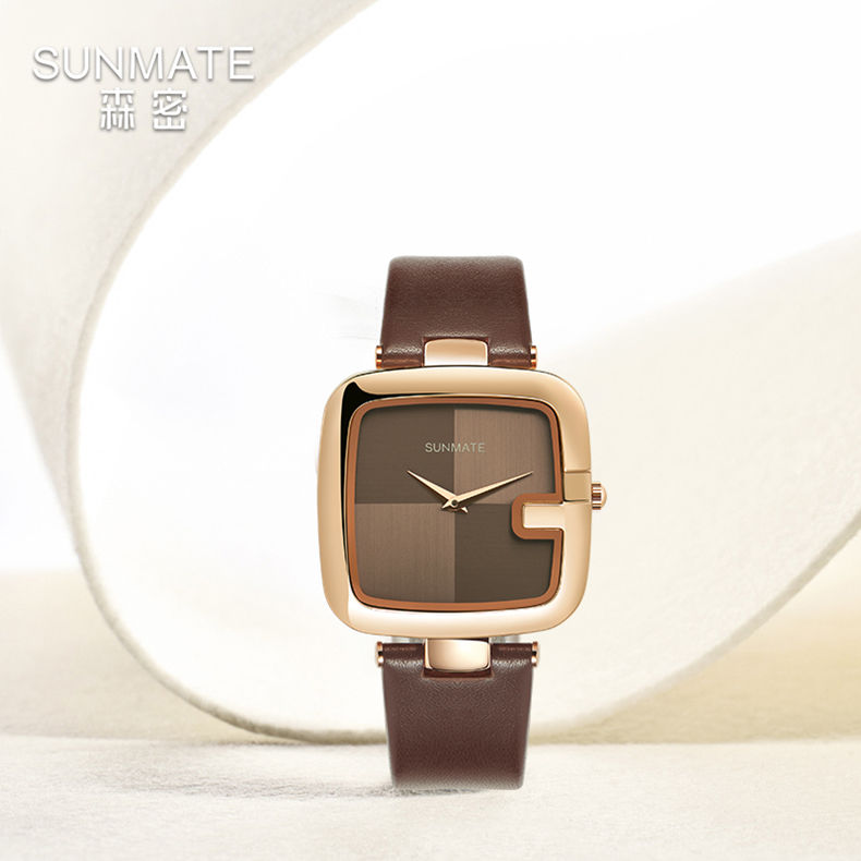 Thumbnail: Minimal Leather Strap Watch
