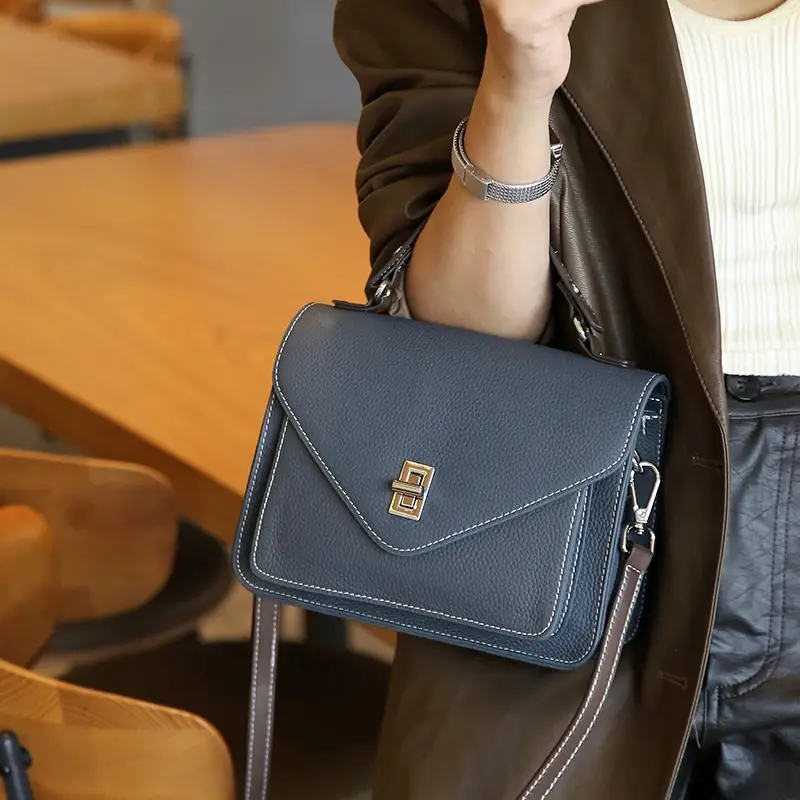 Thumbnail: Classic Cowhide Commuter Shoulder Bag
