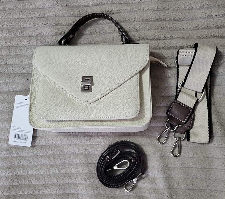 Thumbnail: Classic Cowhide Commuter Shoulder Bag
