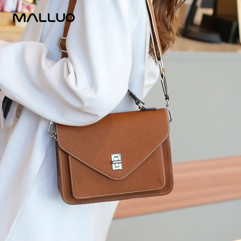 Thumbnail: Classic Cowhide Commuter Shoulder Bag
