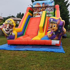 un toboggan gonflable