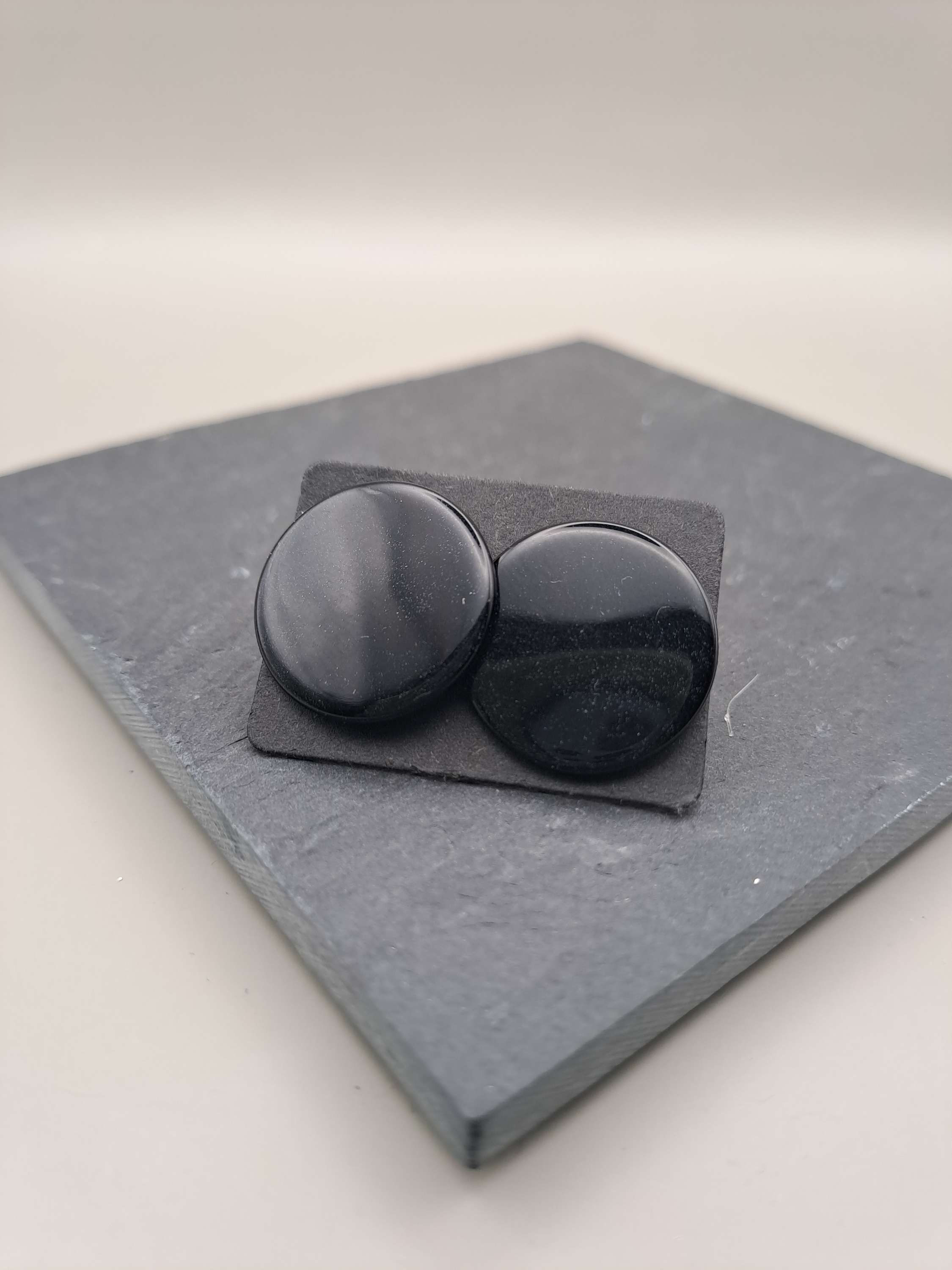 Ohrstecker "Schwarz-Schimmer" - Edelstahl (flach)