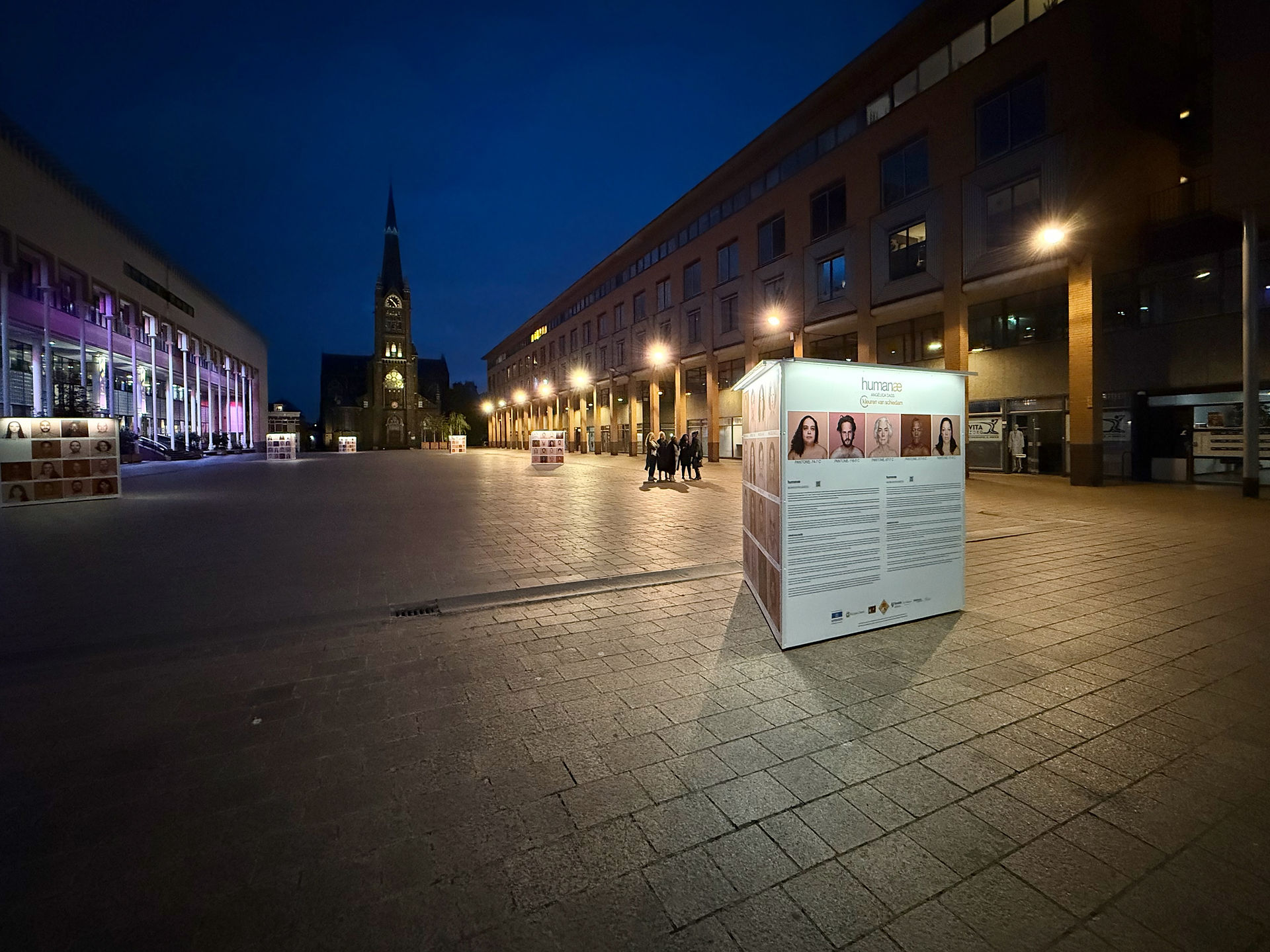 Zicht vanaf het centrum naar het plein.