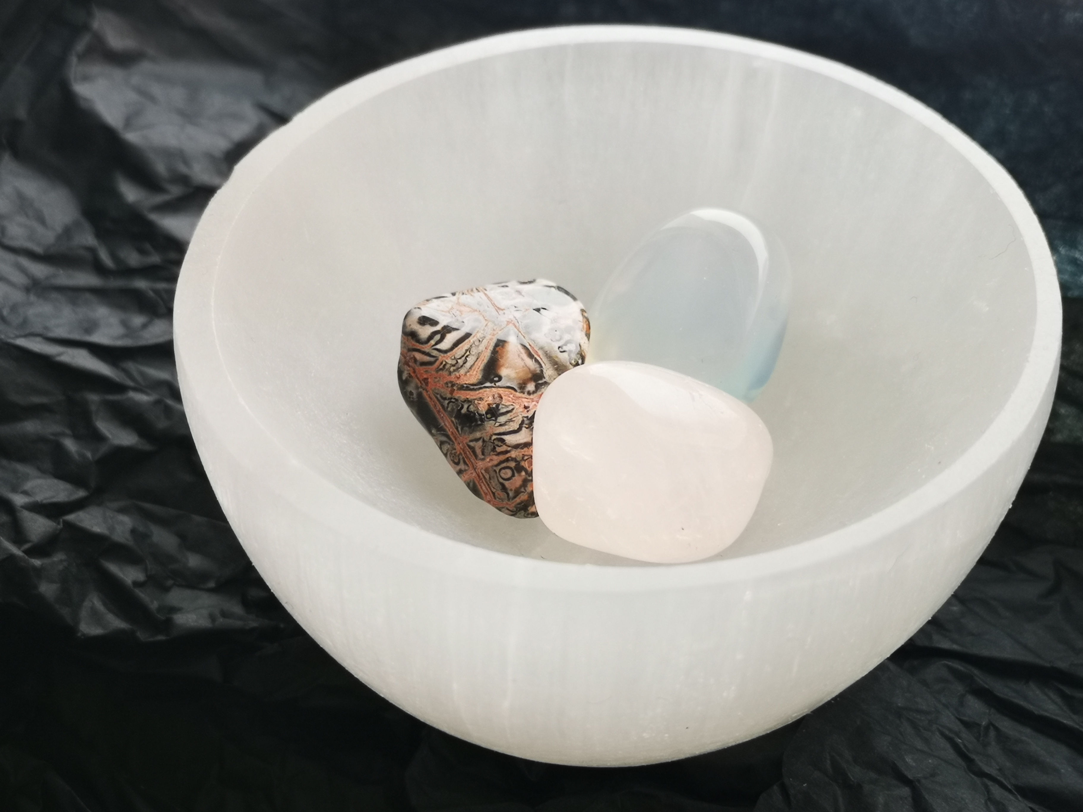SELENITE DISH BOWL - 80mm with 3 FREE gemstones