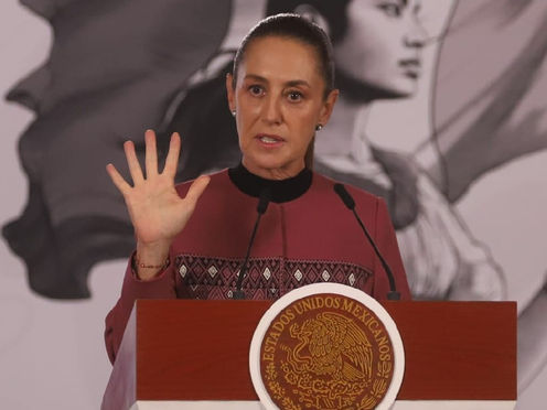La presidenta Claudia Sheinbaum durante su conferencia de prensa hablando sobre la regulación de medios.
