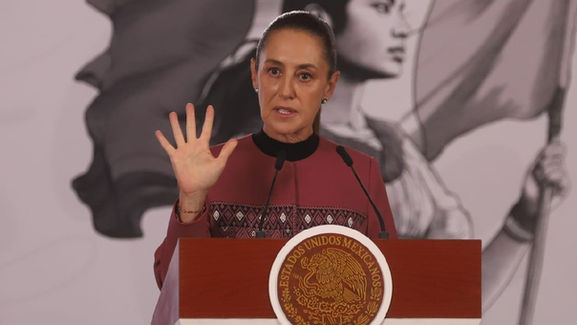 La presidenta Claudia Sheinbaum durante su conferencia de prensa hablando sobre la regulación de medios.
