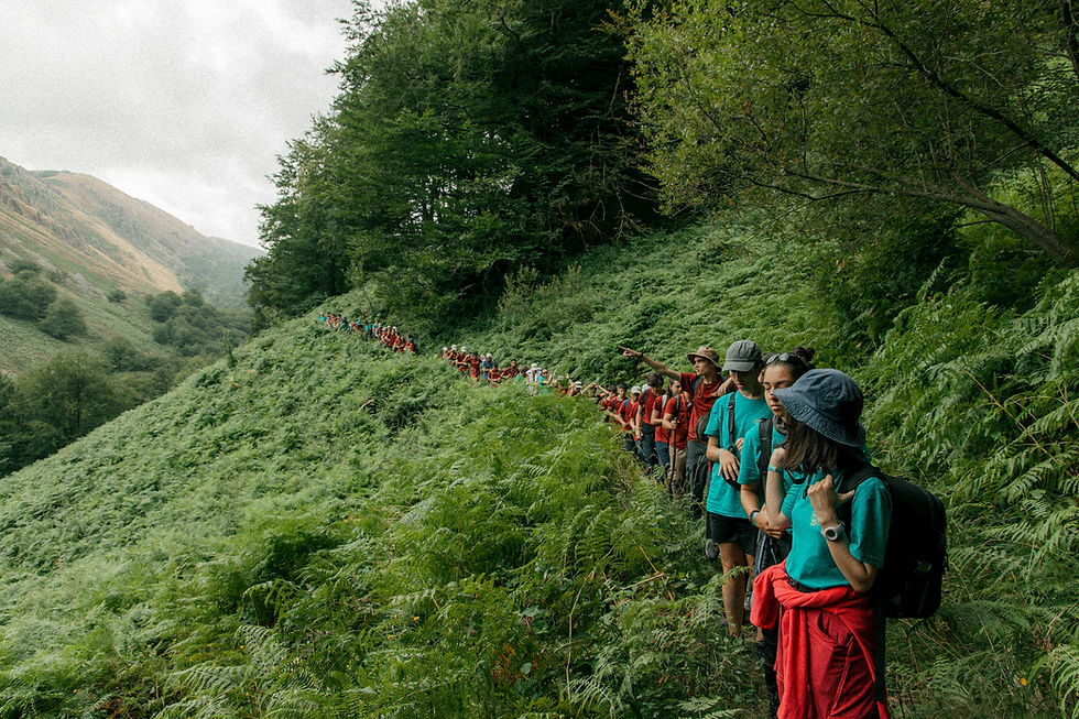 Los participantes de Ruta Al Exilio 2025: "Una ruta por cantar" atraviesan la frontera Navarra hacia Francia
