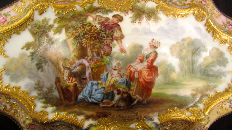 Thumbnail: Choisy-Le-Roy - 19th Century Bonbonnière