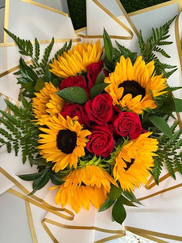 6 Roses & 6 Sunflowers Bouquet | Jade's Flower Shop