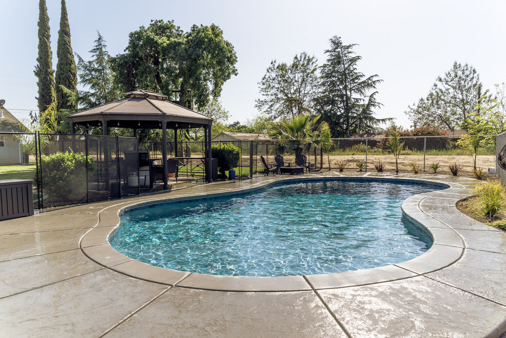 How to remove mold from the hot tub cover