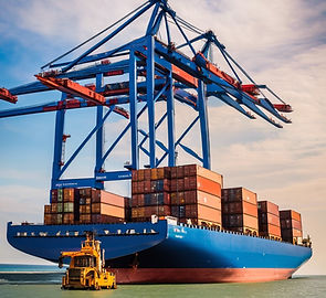 shipping carrying 40 ft containers on sea.jpg