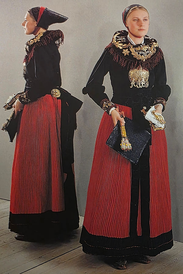 Kirkedragt 5 Amagerdragterne book.jpg