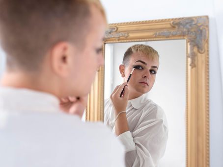 Disforia de gênero: o que é, como se manifesta e por que reconhecer seus graus é essencial para o tratamento seguro