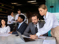 Advogar nos EUA: Como brasileiros podem se preparar para atuar legalmente numa das profissões mais valorizadas do país